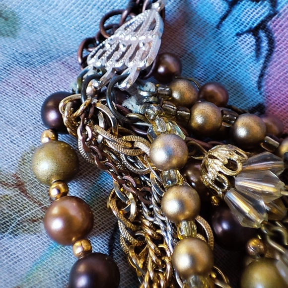 Heavy Mixed Media 12 Strand Gold Tone Faux Pearl Acrylic Necklace Unsigned EUC - Picture 4 of 13